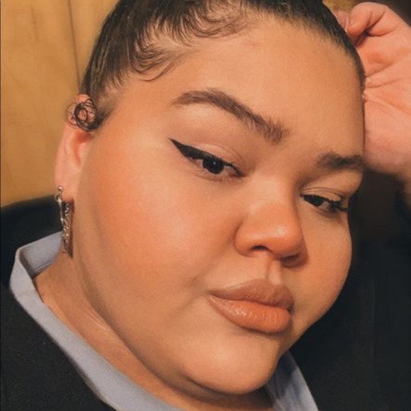 Meet your Posher, Tawni - Picture 2 of 2